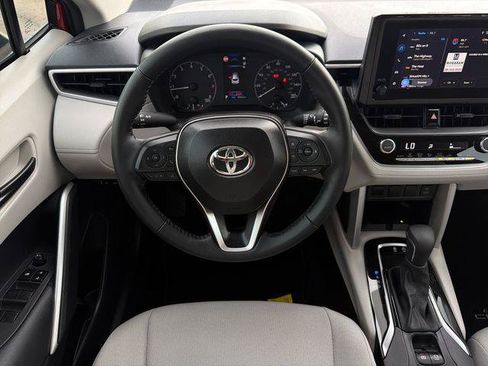 Certified 2025 Toyota Corolla Cross LE FWD image 15