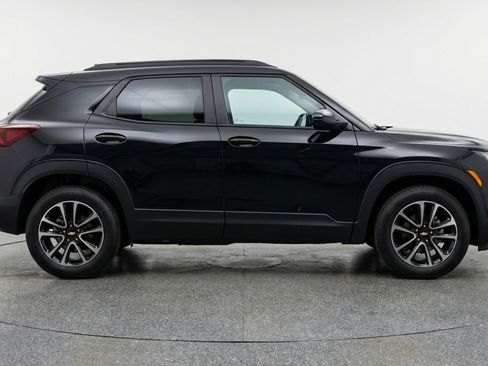 Used 2025 Chevrolet TrailBlazer LT image 11