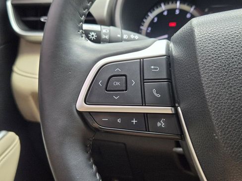 Used 2023 Toyota Highlander XLE image 28