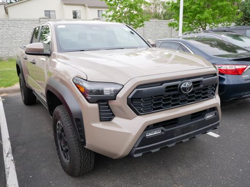 Certified 2026 Toyota Tacoma TRD Off-Road AWD/4WD image 3