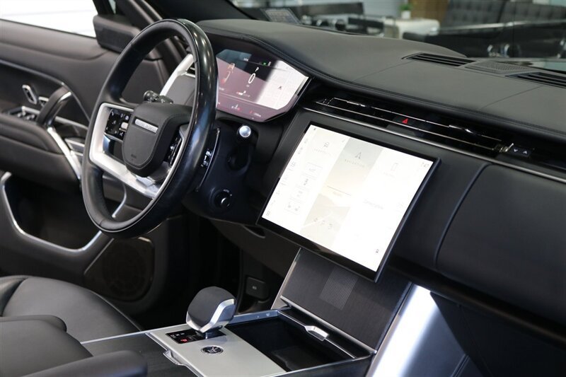 Used 2025 Land Rover Range Rover Long Wheelbase Autobiography AWD/4WD image 27