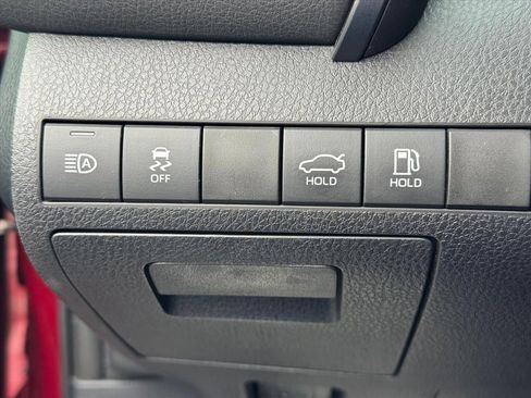 Used 2019 Toyota Camry LE image 12