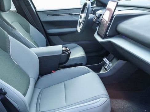New 2025 Volvo EX30 Plus image 17
