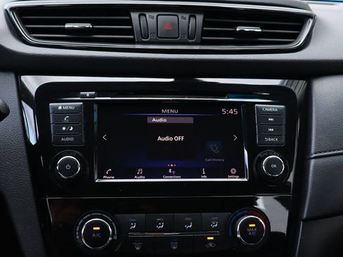 Used 2020 Nissan Rogue S FWD image 44