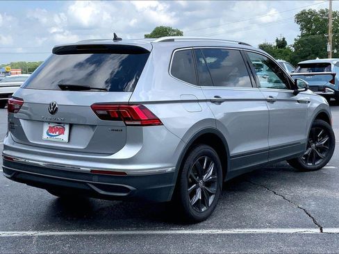 Used 2024 Volkswagen Tiguan SE AWD/4WD image 9