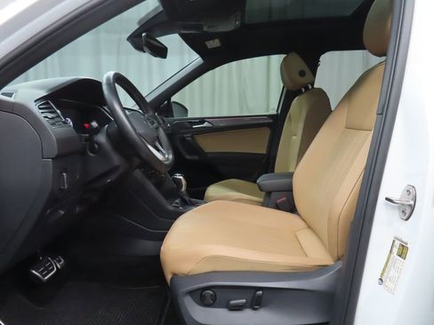 Used 2023 Volkswagen Tiguan SE R-Line image 12