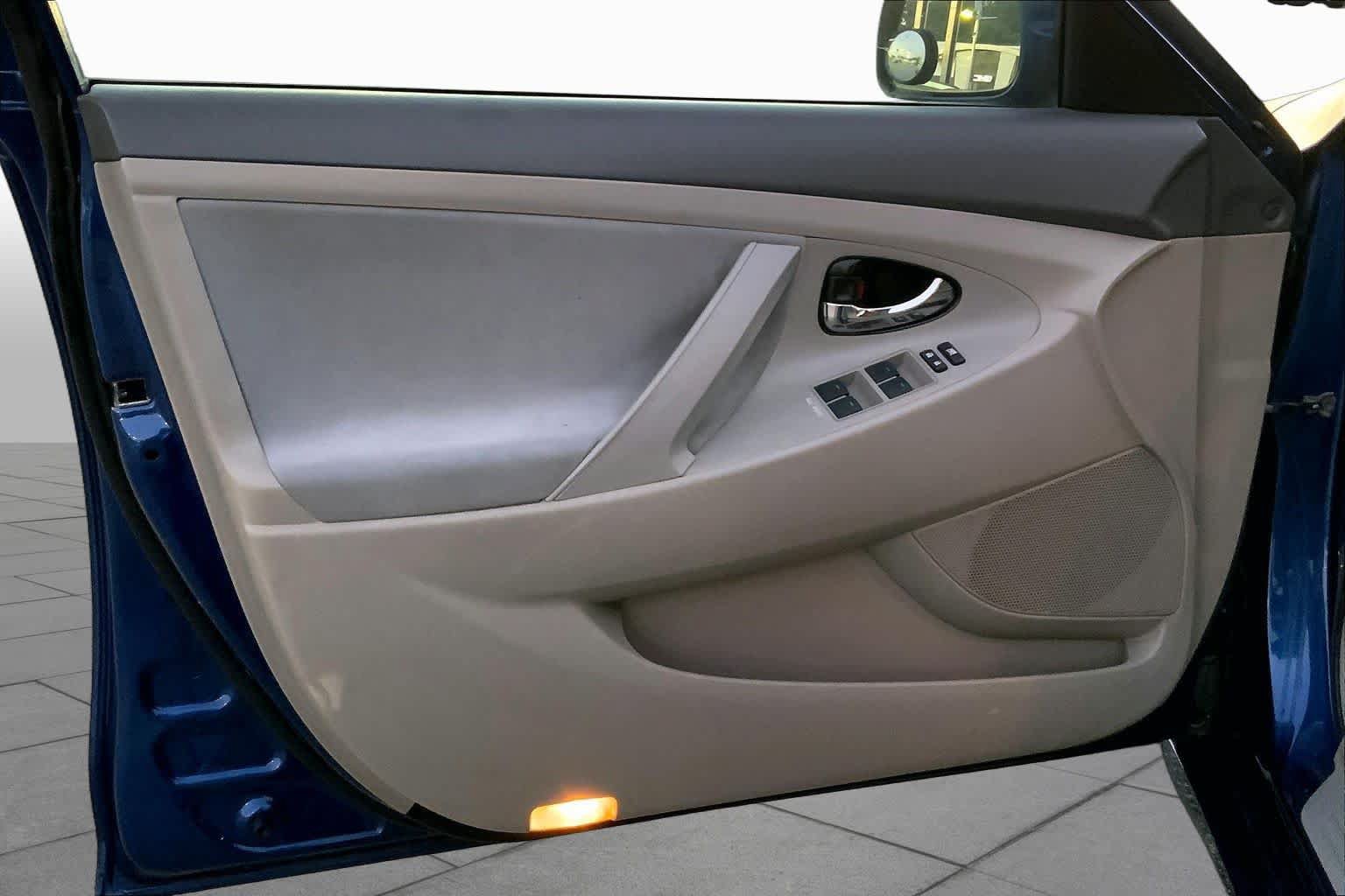 Used 2010 Toyota Camry LE FWD image 16