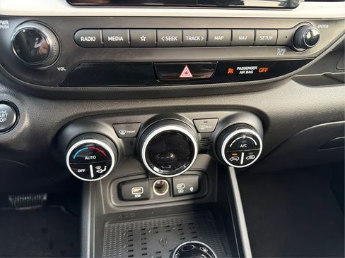 Certified 2025 Hyundai Venue Limited image 27