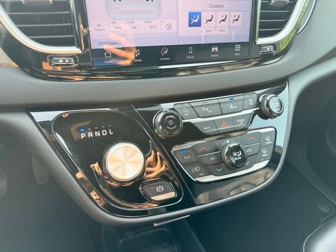 Used 2025 Chrysler Pacifica Select FWD image 20
