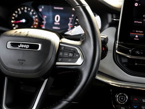 Used 2022 Jeep Compass Limited image 27