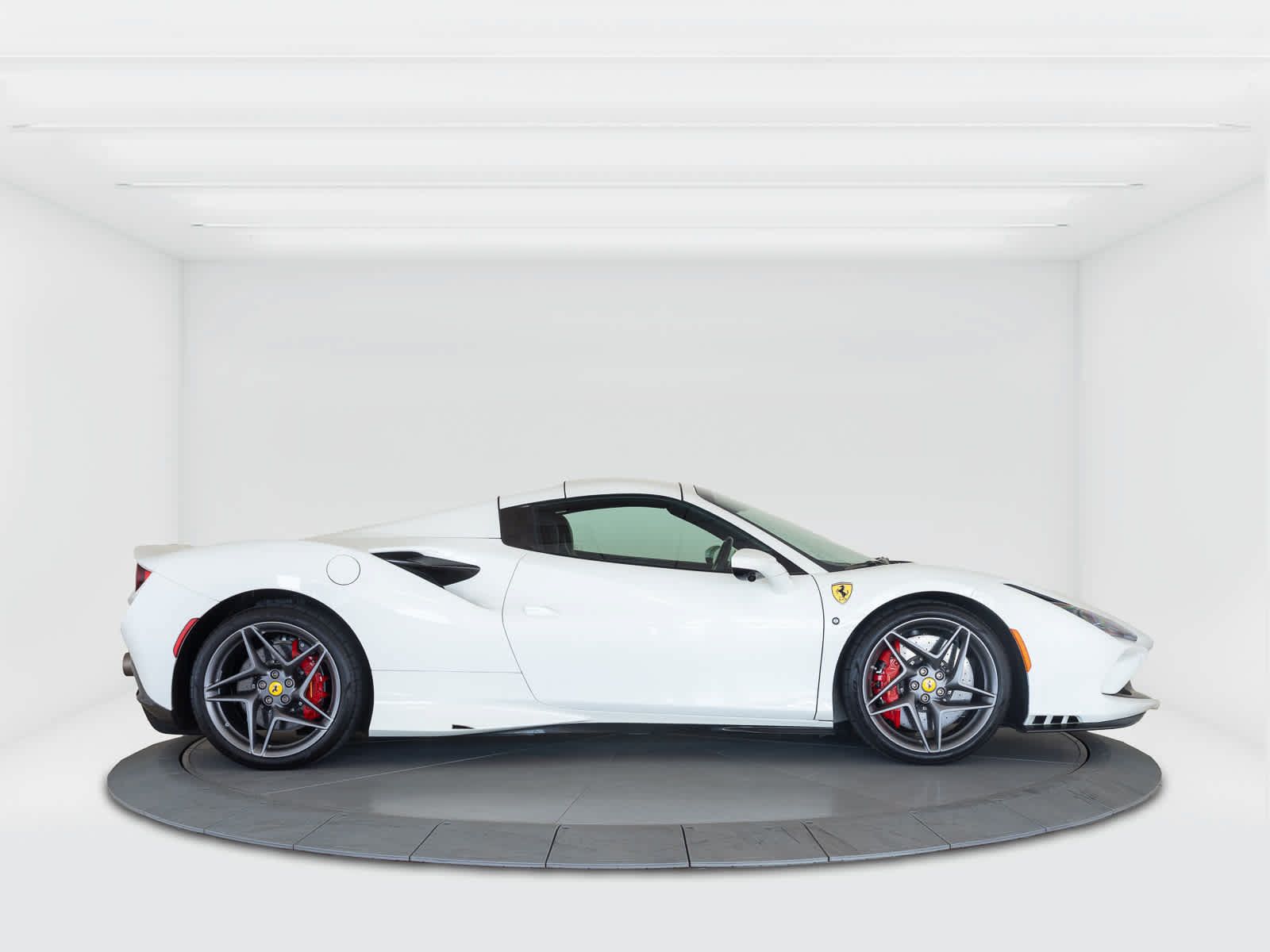 Used 2022 Ferrari F8 Tributo RWD image 6