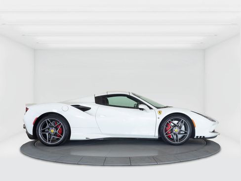 Certified 2022 Ferrari F8 Tributo RWD image 6