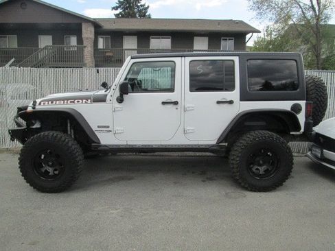 Used 2018 Jeep Wrangler Unlimited Rubicon AWD/4WD image 2