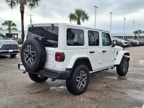 Used 2025 Jeep Wrangler Unlimited Sahara AWD/4WD image 2