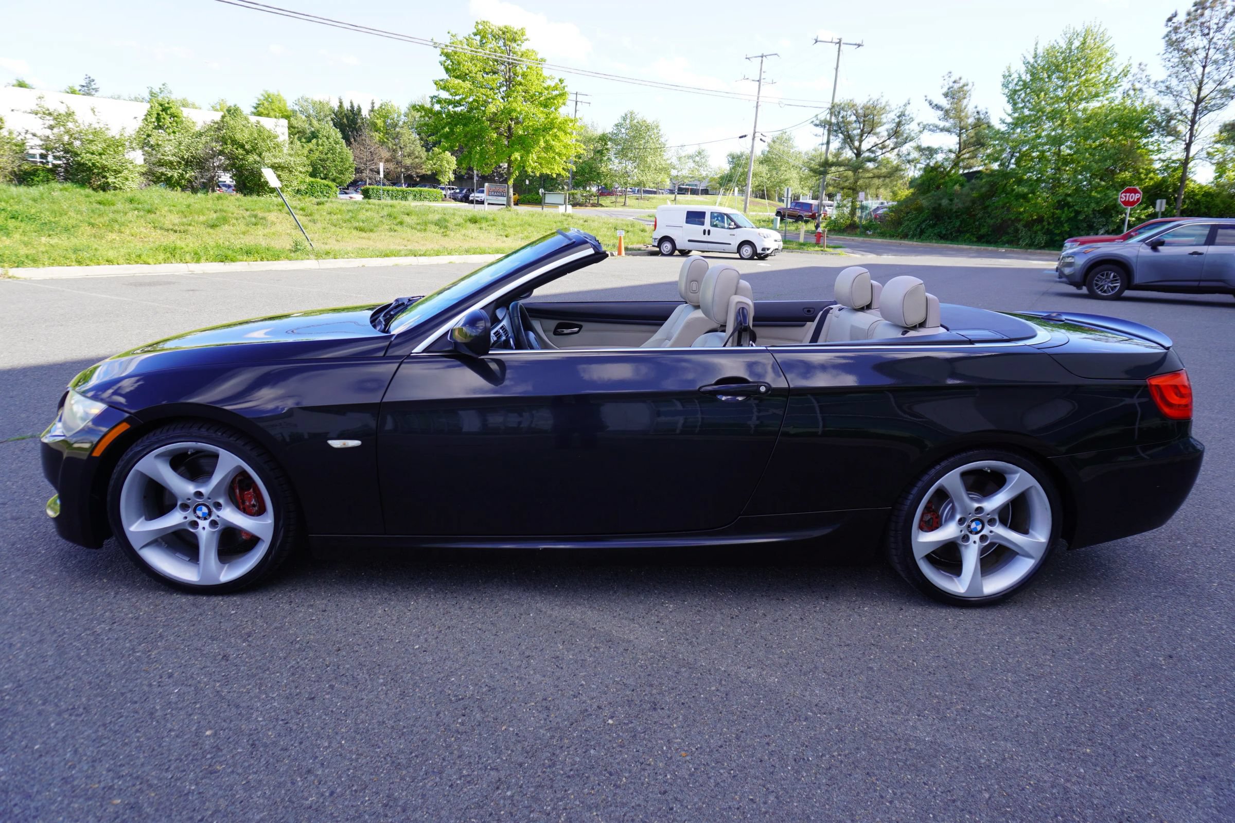 Used 2011 BMW 335i Convertible w/ M Sport Pkg RWD image 9