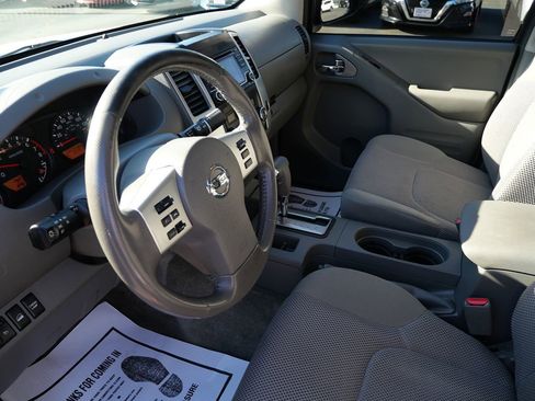 Used 2018 Nissan Frontier SV w/ Value Truck Package AWD/4WD image 12