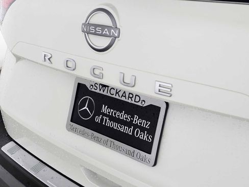 Used 2023 Nissan Rogue SV image 14