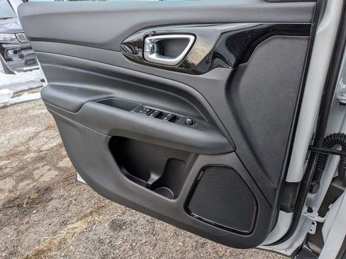 New 2026 Jeep Compass Latitude image 22