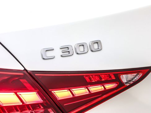 Used 2023 Mercedes-Benz C 300 Sedan image 9