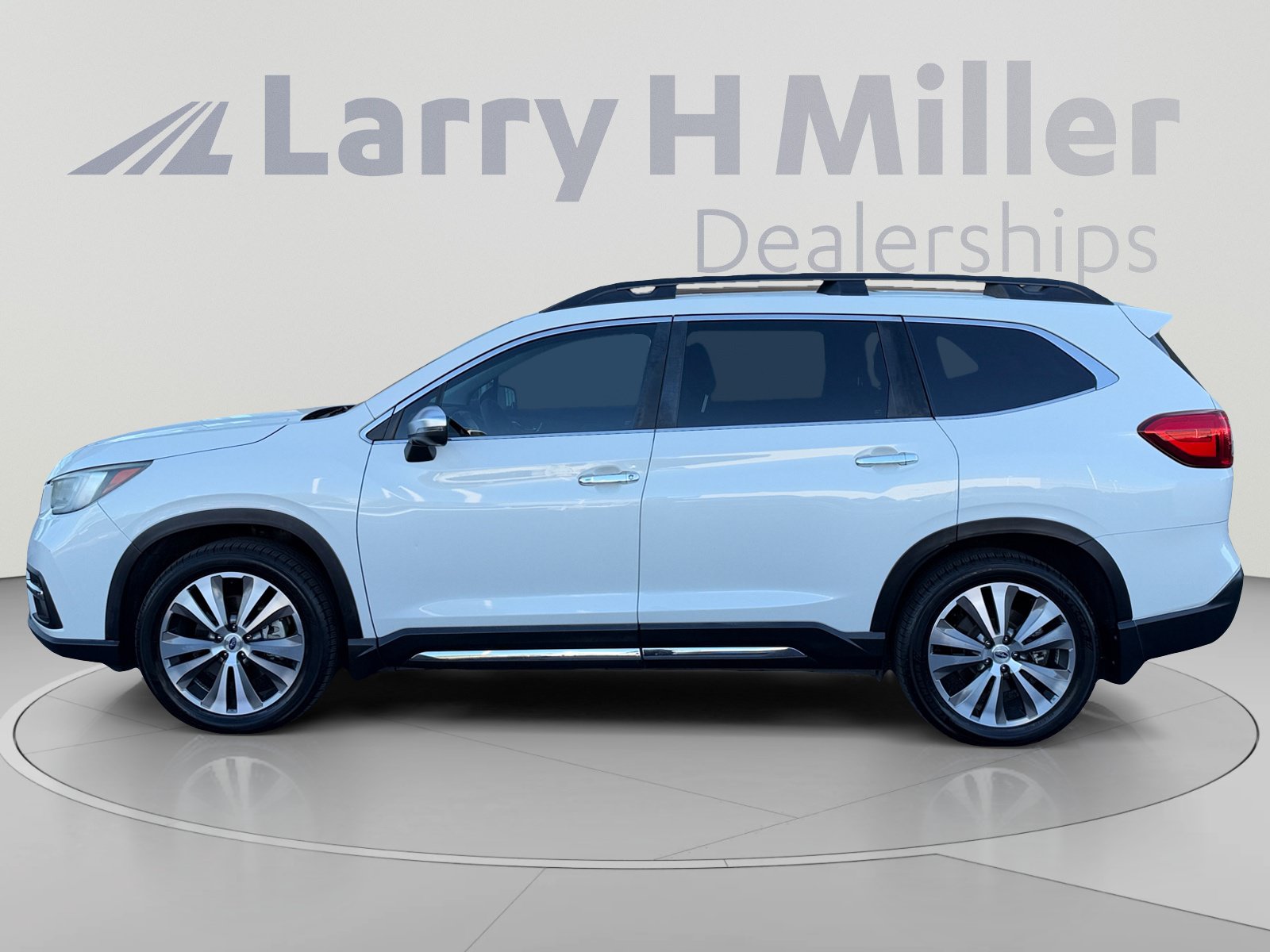 Used 2019 Subaru Ascent Touring AWD/4WD image 2