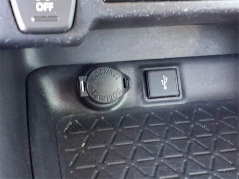 Used 2021 Toyota RAV4 XLE Premium image 11