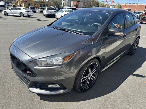 Used 2018 Ford Focus ST FWD image 4
