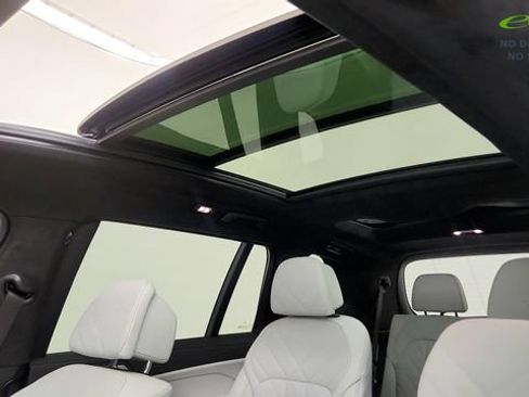 Used 2024 BMW X7 xDrive40i w/ M Sport Package AWD/4WD image 84