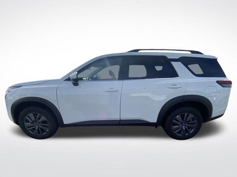 Used 2024 Nissan Pathfinder SV image 4