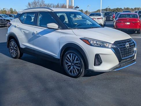 Used 2022 Nissan Kicks SV w/ Interior Electronics Package image 2