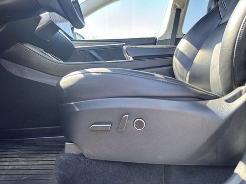 Used 2024 Tesla Model Y 2WD image 14