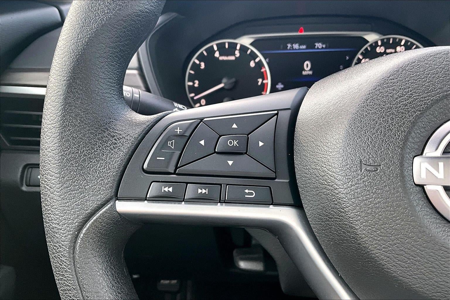 Used 2025 Nissan Altima 2.5 SV FWD image 19