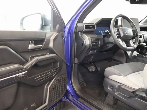 Used 2024 Toyota Tacoma TRD Off-Road image 9