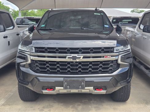 Used 2022 Chevrolet Tahoe Z71 w/ Luxury Package AWD/4WD image 2