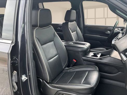 Used 2024 Chevrolet Suburban Premier image 29