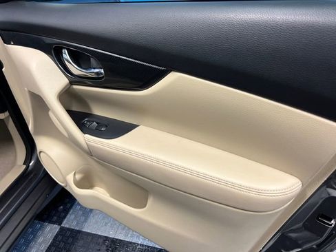 Used 2014 Nissan Rogue SL w/ SL Premium Package FWD image 12
