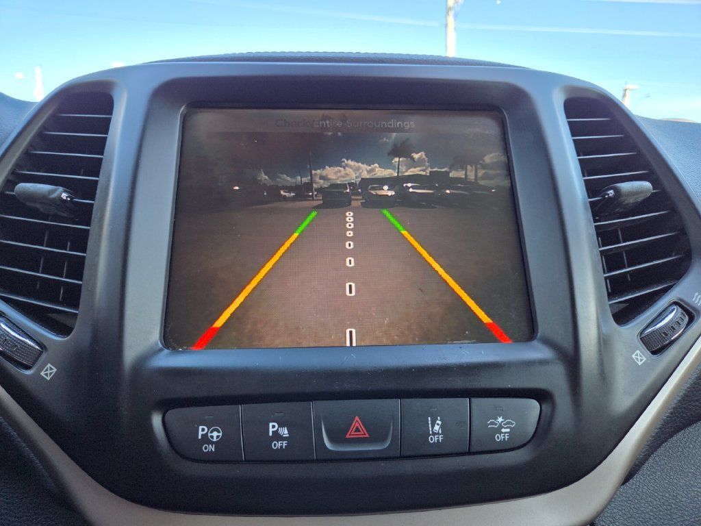 Used 2017 Jeep Cherokee Limited w/ Technology Group FWD image 37