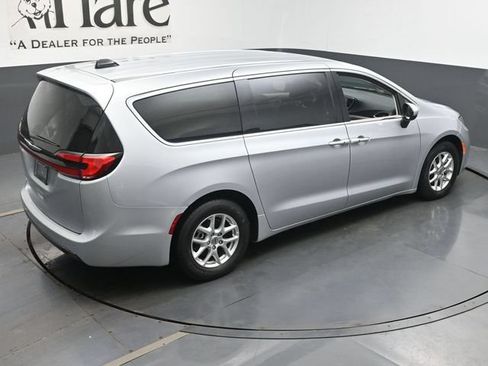 Used 2023 Chrysler Pacifica Touring-L FWD image 41