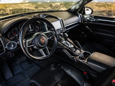 Used 2018 Porsche Cayenne Platinum Edition image 2