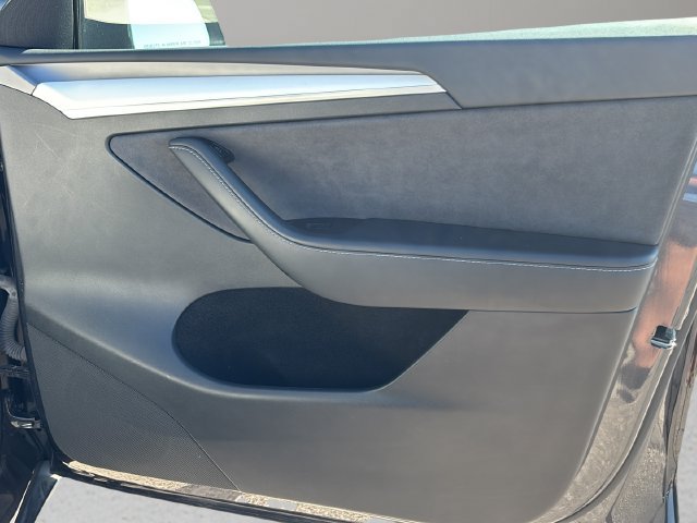 Used 2024 Tesla Model Y Long Range AWD/4WD image 10