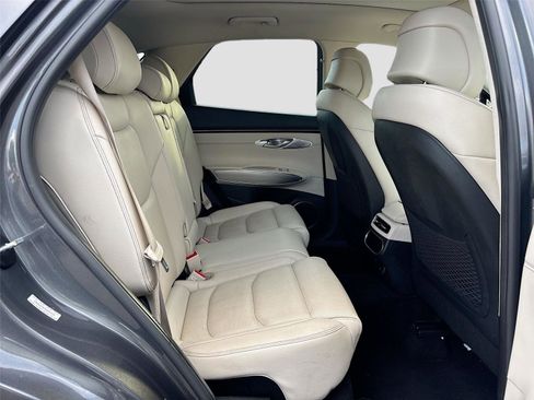 Used 2022 Genesis GV70 2.5T w/ Select Package image 31