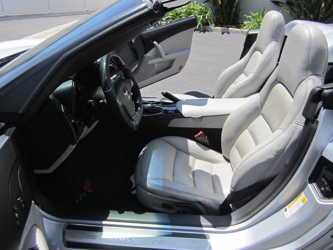 Used 2009 Chevrolet Corvette Convertible w/ Preferred Equipment Group RWD image 31