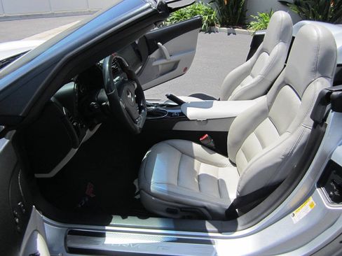 Used 2009 Chevrolet Corvette Convertible w/ Preferred Equipment Group RWD image 31