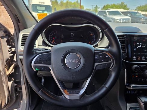 Used 2020 Jeep Grand Cherokee Altitude RWD image 11