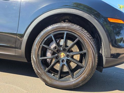 Used 2022 Porsche Cayenne AWD/4WD image 30