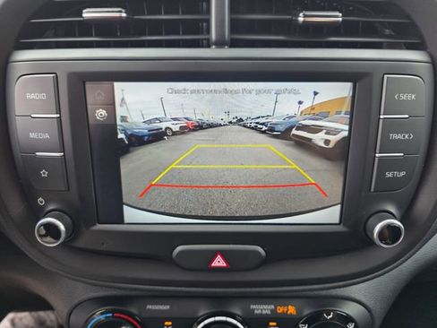 Certified 2025 Kia Soul LX w/ LX Technology Package FWD image 22