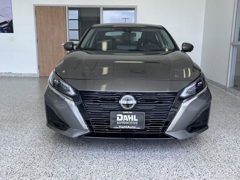 Used 2023 Nissan Altima 2.5 SL AWD/4WD image 2