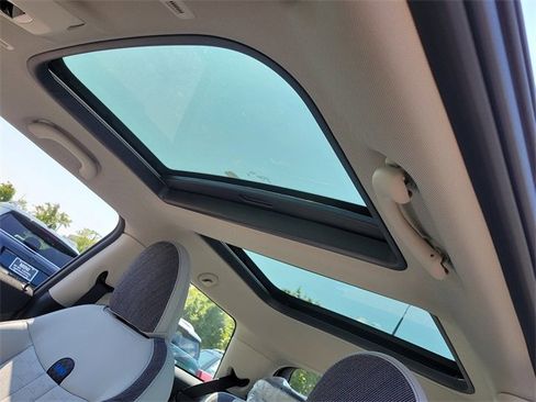 Used 2025 MINI Cooper 2-Door Hardtop image 13