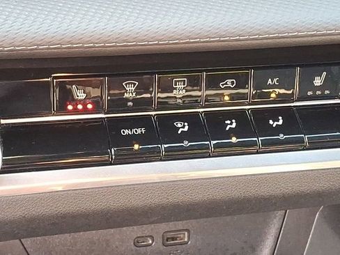 Used 2025 Chevrolet Equinox LT FWD image 18