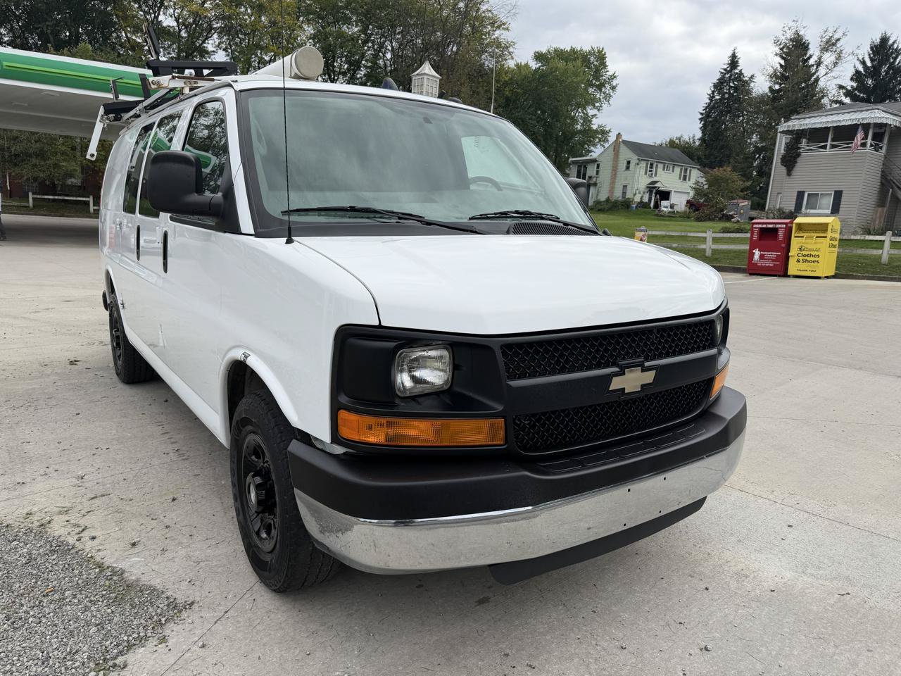 Used 2014 Chevrolet Express 2500 RWD image 24