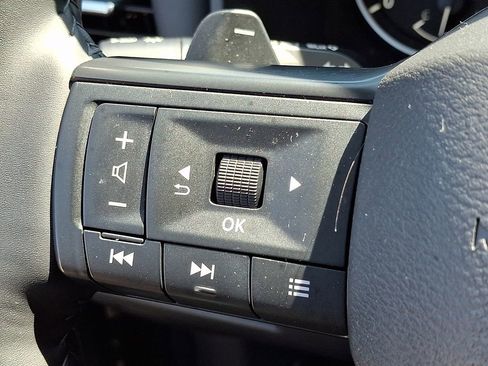 Used 2025 Nissan Rogue SV AWD/4WD image 21